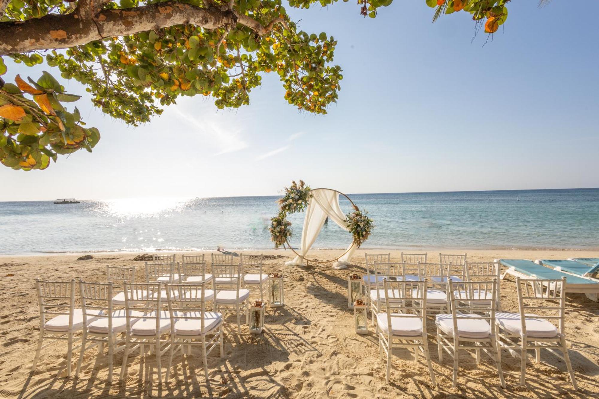Infinity Bay Spa & Beach Resort West Bay Buitenkant foto