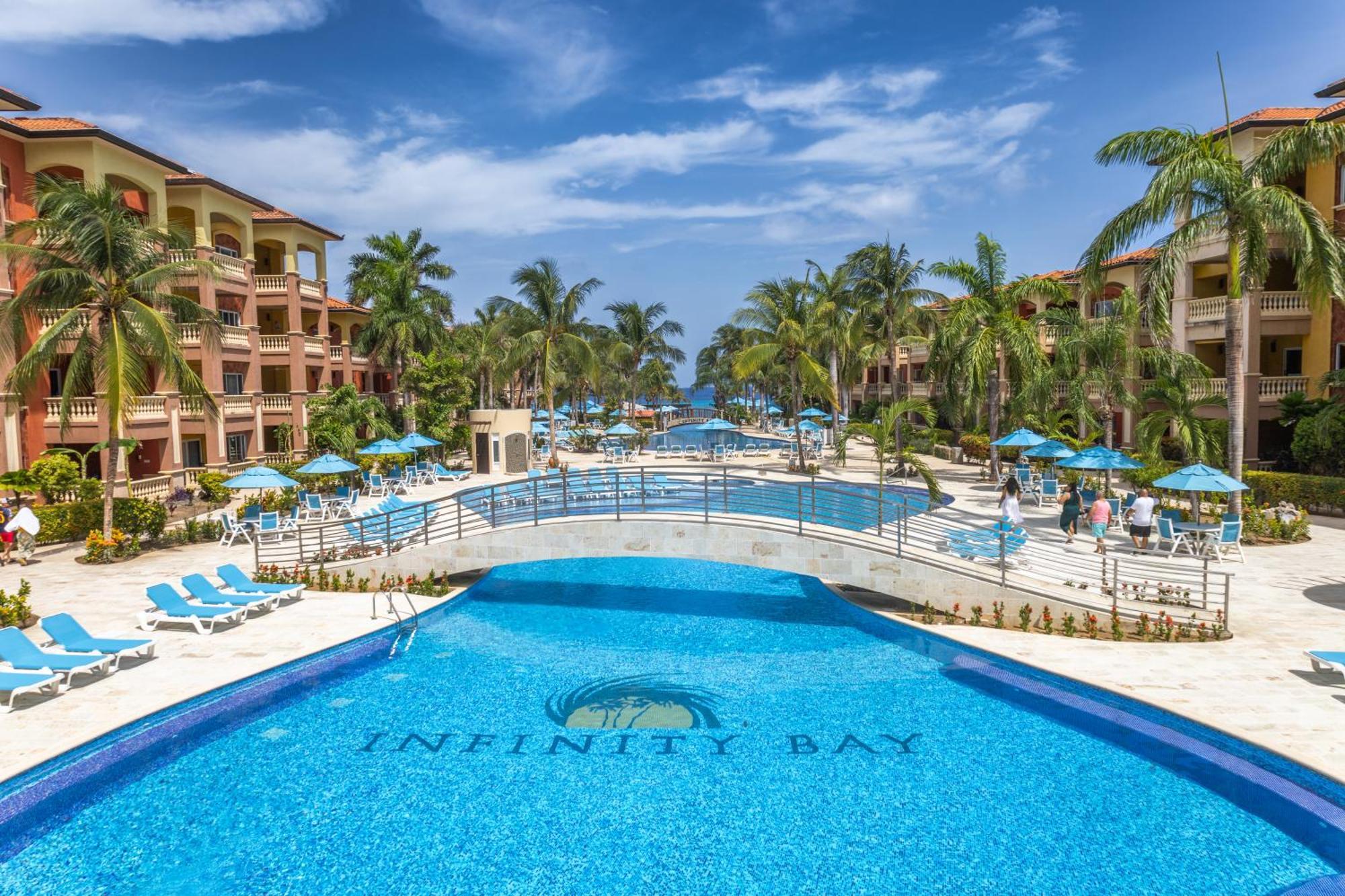 Infinity Bay Spa & Beach Resort West Bay Buitenkant foto