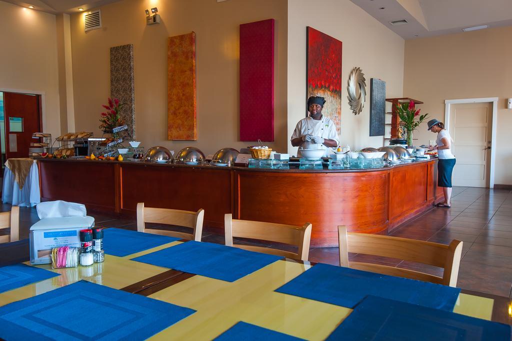 Infinity Bay Spa & Beach Resort West Bay Buitenkant foto